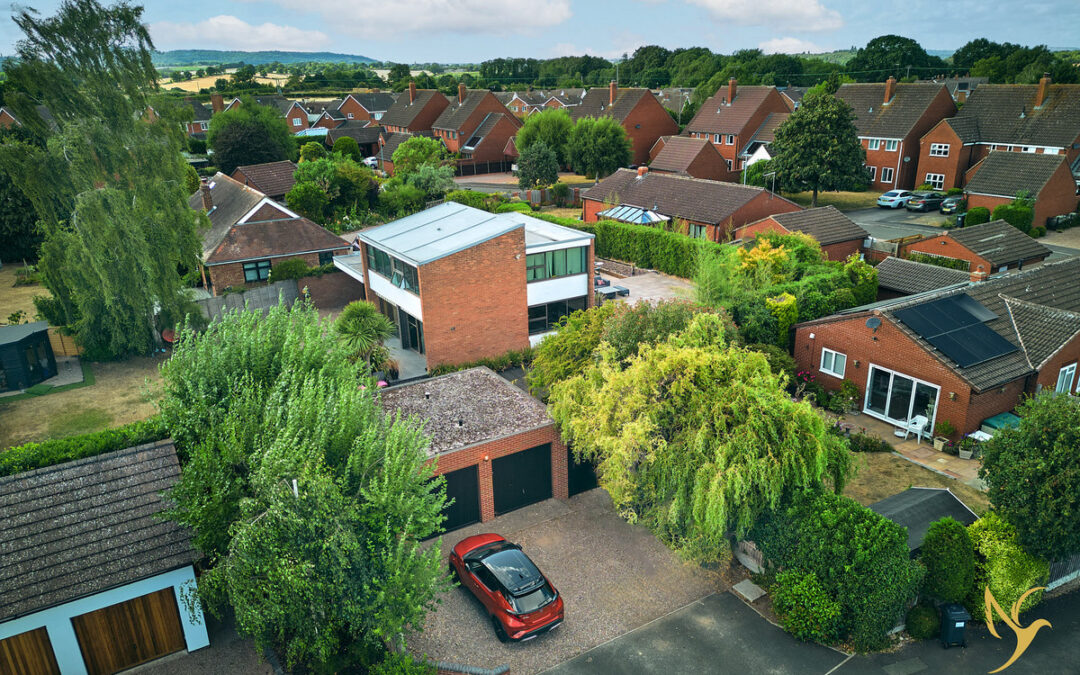 Mills House, 19a Woodbury Park, Holt Heath, Worcester, WR6 6NT